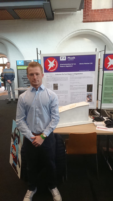 Ein Schüler vor dem Projekt "Kriterien für Fun Slopes in Skigebieten"