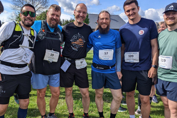Gruppenfoto der Lehrer Staffel beim 21. Huy Burgen Lauf.