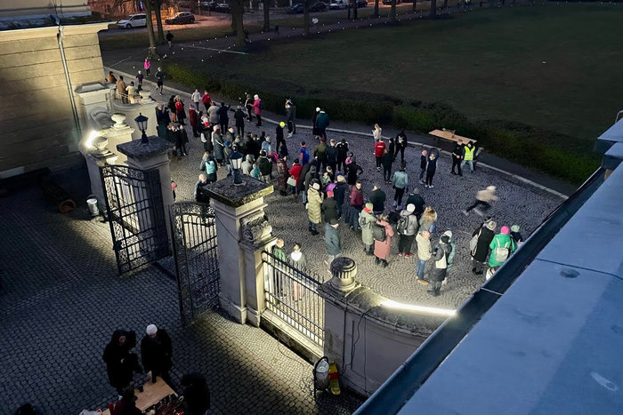 Luftaufnahme der gesamten Teilnehmer beim Lichtlauf.