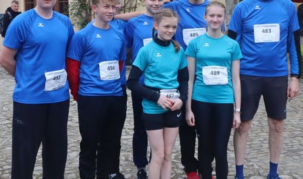 Teilnehmer verschiedener Altersklassen und Geschlechter